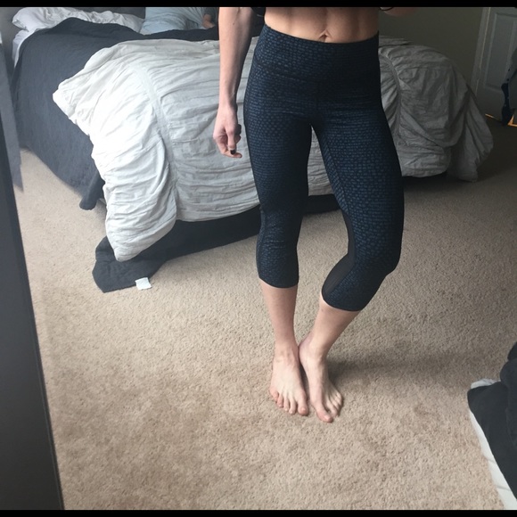 Lululemon deep breath crop - Picture 6 of 13